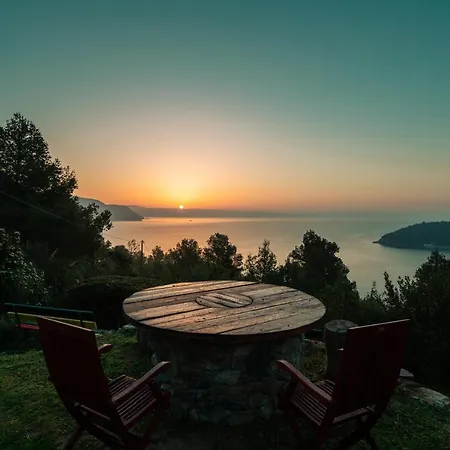 La Collina Sul Mare Bed & Breakfast 3*