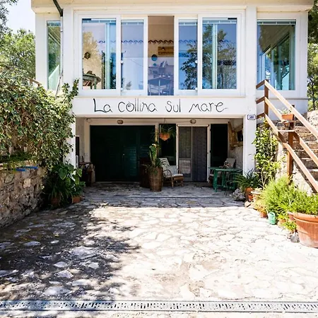 La Collina Sul Mare Bed & Breakfast 3*