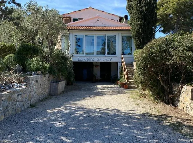 La Collina Sul Mare Bed & Breakfast 3*